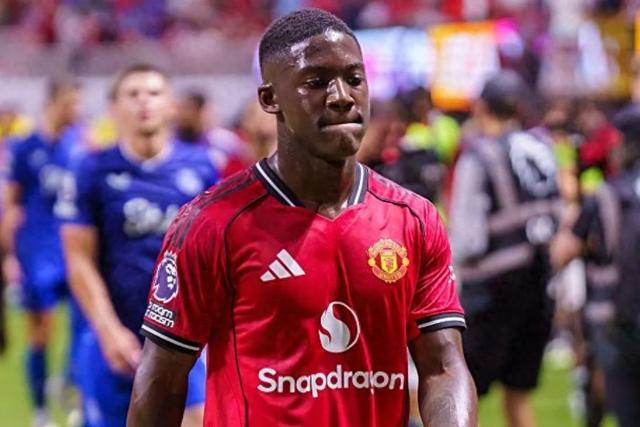 星空体育app-曼联青训杰出代表遭阿莫林弃用，球迷不满情绪升温