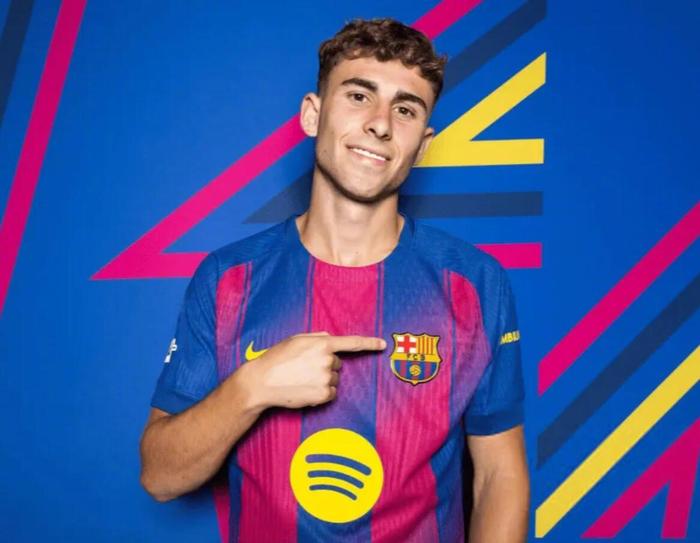 星空体育app下载-切尔西6500万报价巴萨中场费尔明，转会决定迫在眉睫